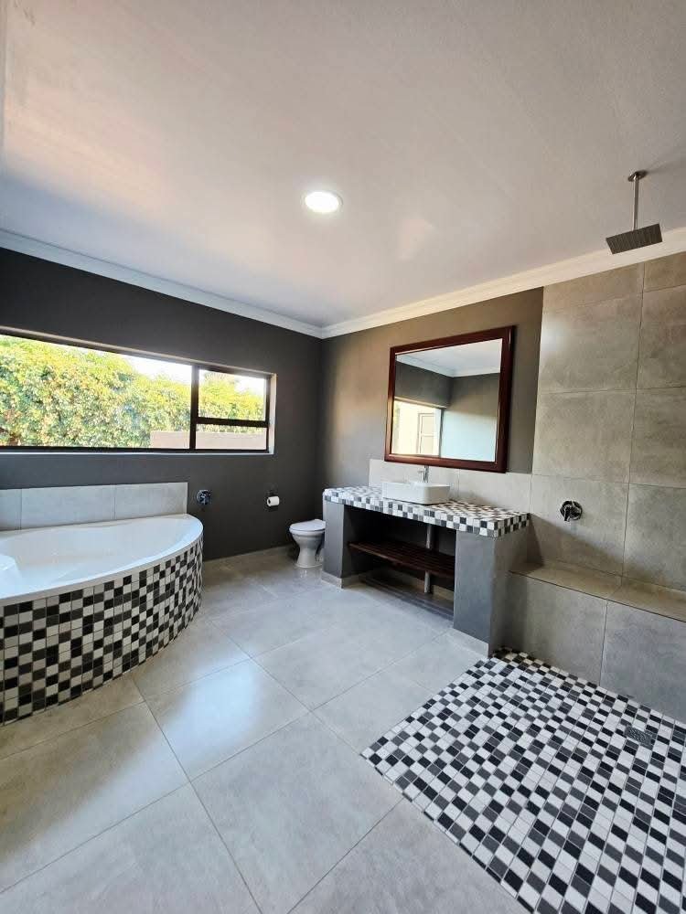 5 Bedroom Property for Sale in Irene Park North West